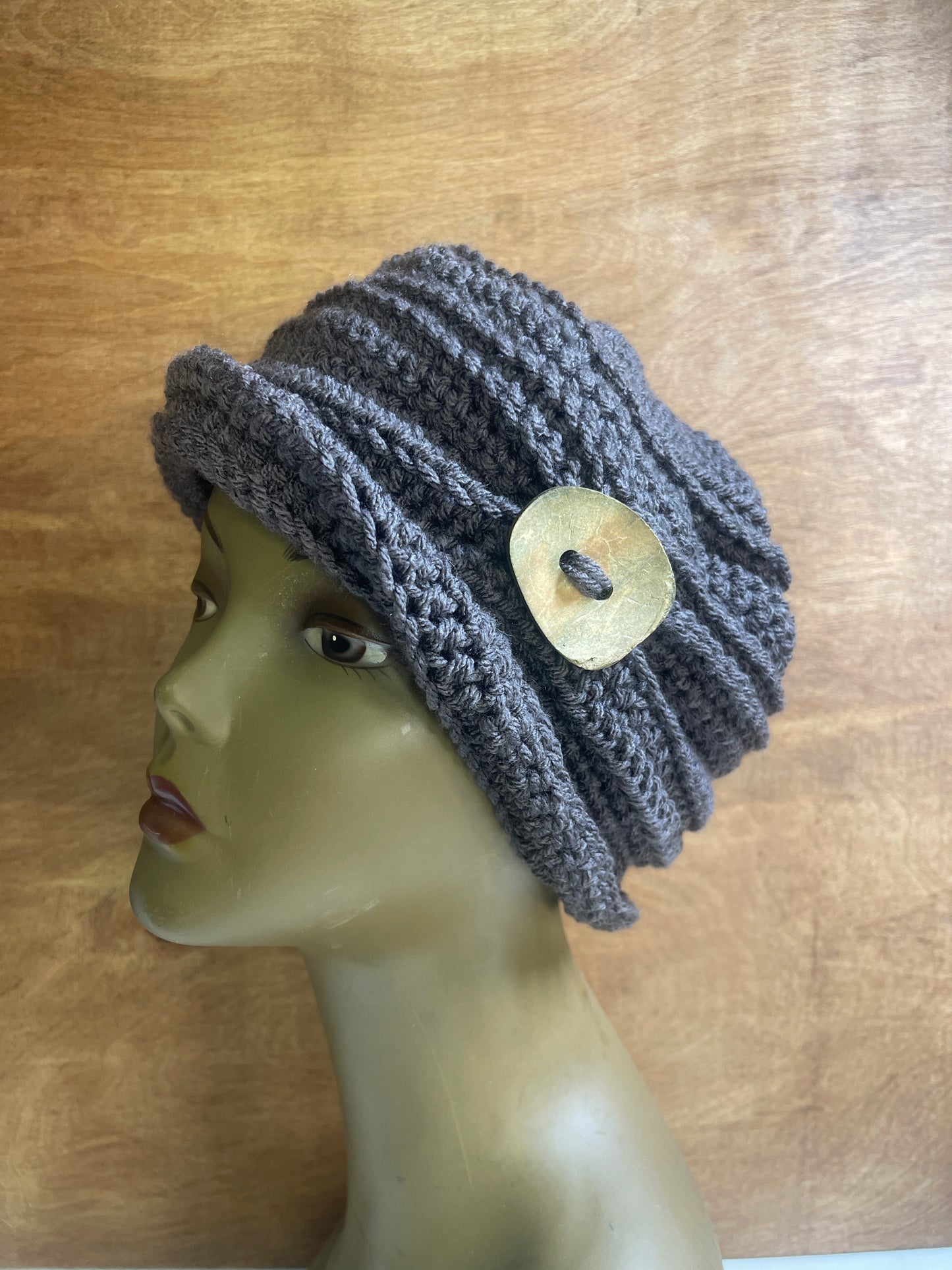 Beanie w/cocnut button